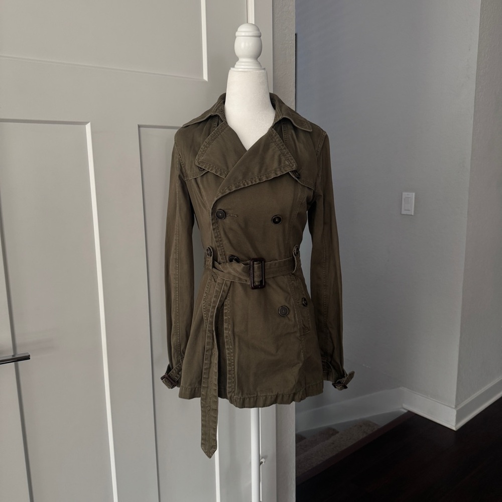 American Eagle khaki green trench coat with belt